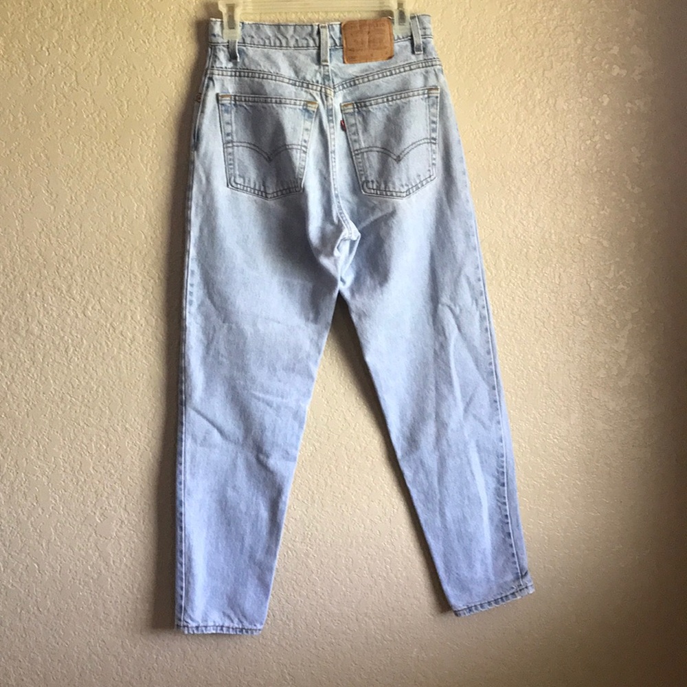 Vintage light wash Levi 550 tapered leg jeans